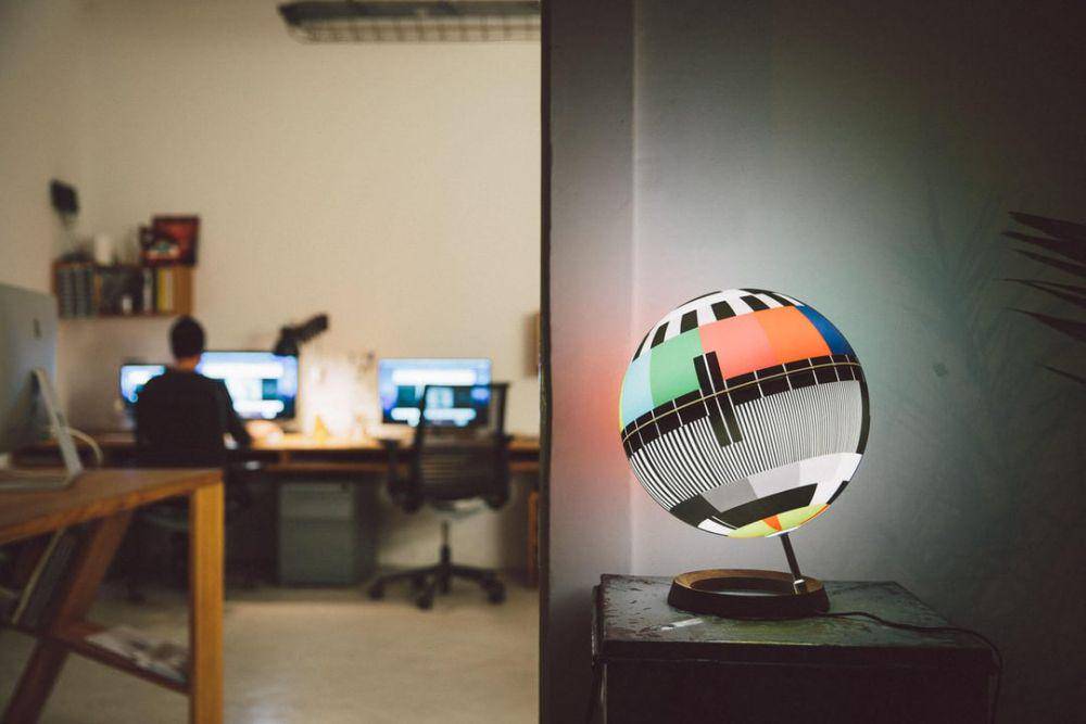 potret desain lampu meja yang bikin takjub (reddit.com/user/omgsimonsays)