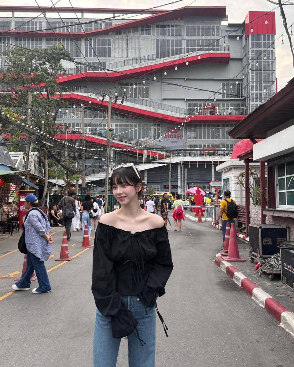 potret Karina aespa di Thailand (instagram.com/katarinabluu)
