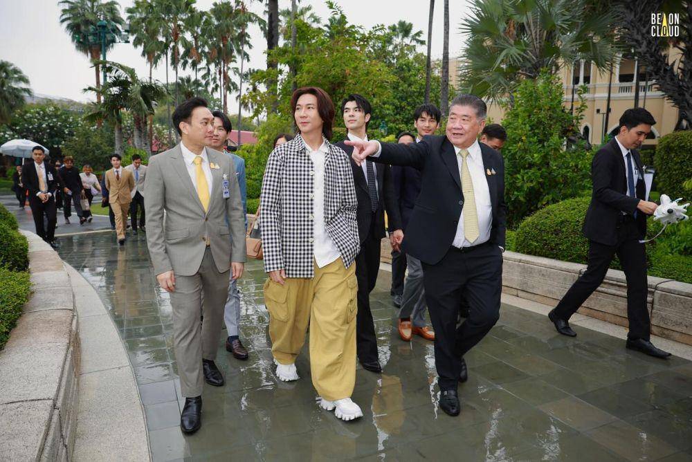 Mile dan Apo di The Government House of Thailand (Instagram.com/beoncloud.official)