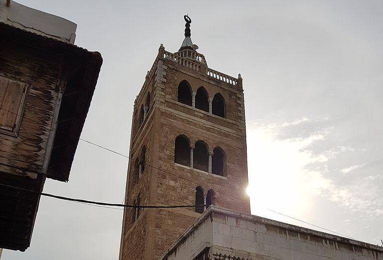 Al Mansouri Mosque (commons.wikimedia.org/Bassem)