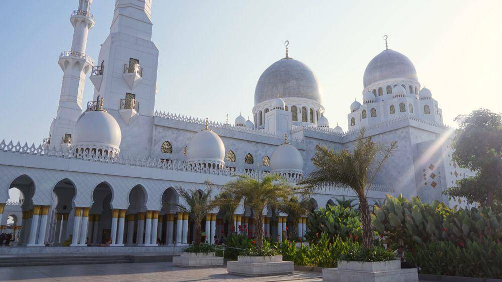 Masjid Sheikh Zayed (setda.surakarta.go.id)