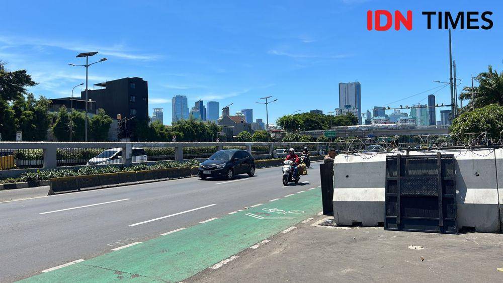 Kondisi lalu lintas di Jalan Gatot Subroto depan gedung DPR RI, Jakarta, Rabu (20/3/2024) pukul 10.55 WIB. (IDN Times/Irsan)