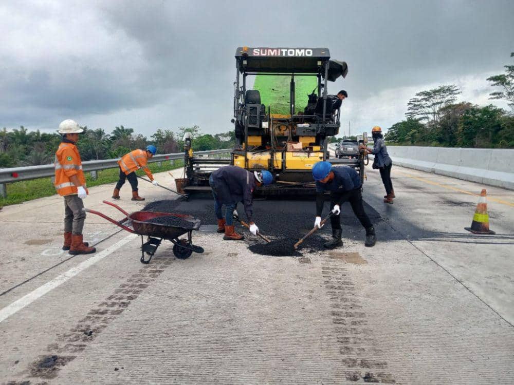 PT Hutama Karya melakukan perbaikan tol Terpeka (Dok: Hutama Karya)