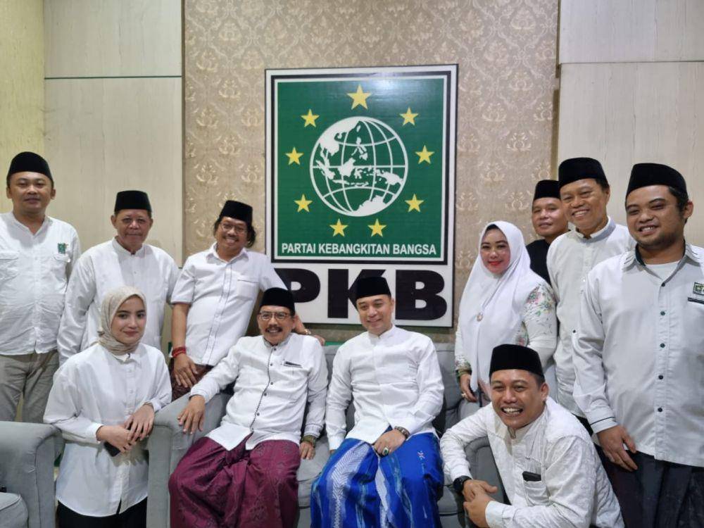 Eri Cahyadi saat kunjungan ke kantor DPC PKB Surabaya, Rabu (20/3/2024). (IDN Times/Khusnul Hasana)