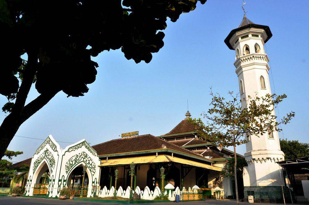 Masjid Al Wustho Mangkunegaran (commons.wikimedia.org/Kembangraps)