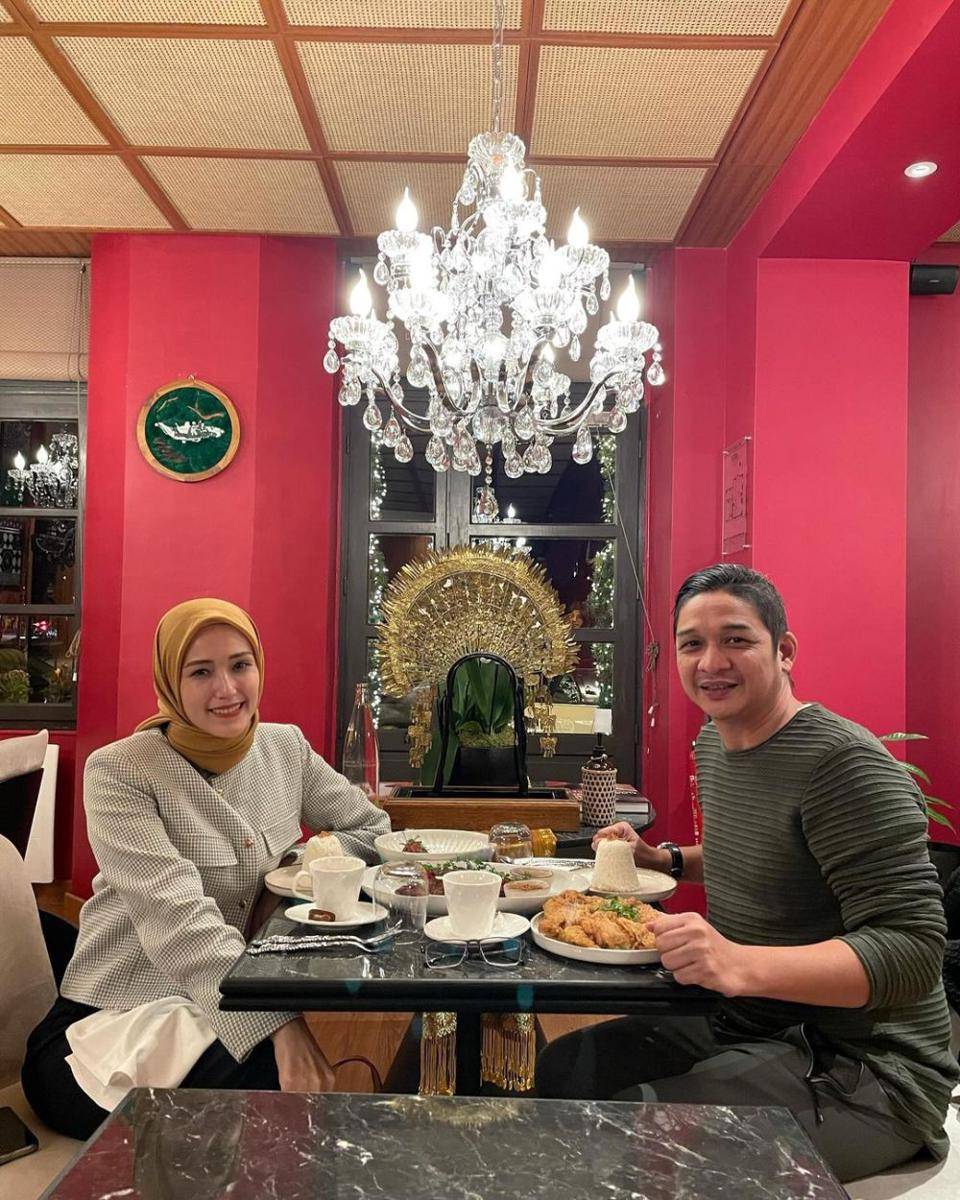 potret Pasha Ungu dan Adelia Pasha di Paris (instagram.com/pashaungu_vm)