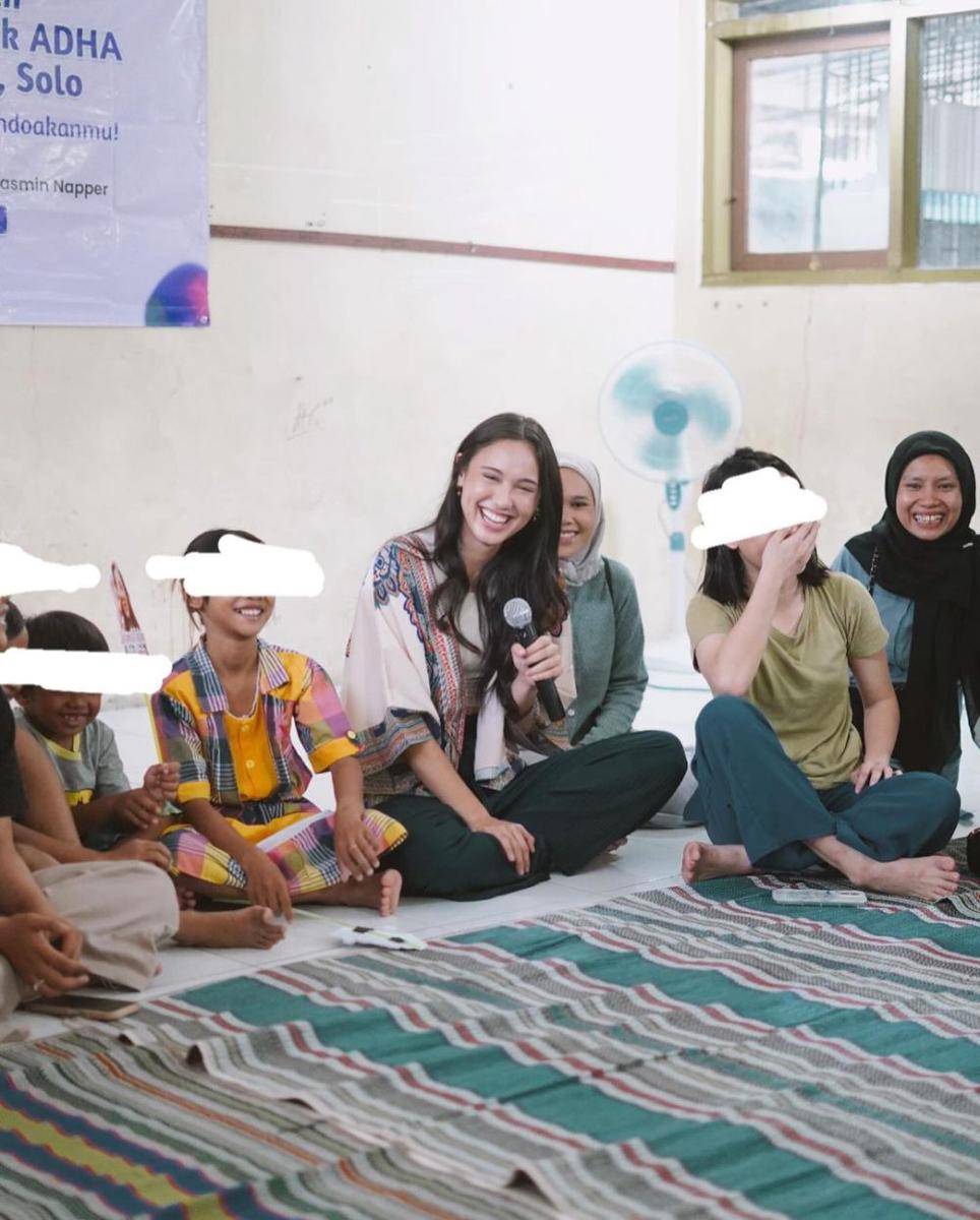 potret Yasmin Napper kunjungi rumah singgah ADHA di Solo (instagram.com/yasminnapper)