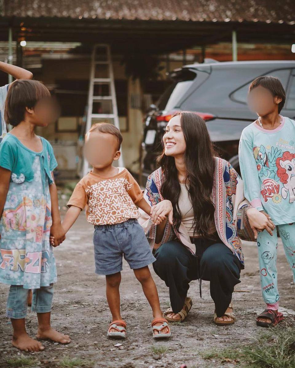 potret Yasmin Napper kunjungi rumah singgah ADHA di Solo (instagram.com/yasminnapper)