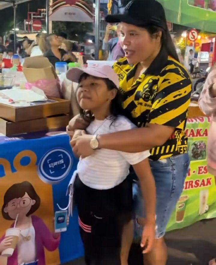 potret Dita Kerang berburu takjil dan baju lebaran (instagram.com/dita_kerang)