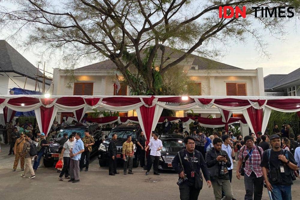 Dejavu Pengumuman Pemilu di Kertanegara: Dengan dan Tanpa Sujud Syukur