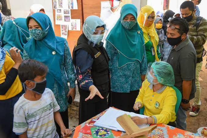 Kegiatan Posyandu Keluarga di NTB untuk penanganan stunting. (dok. Pemprov NTB)
