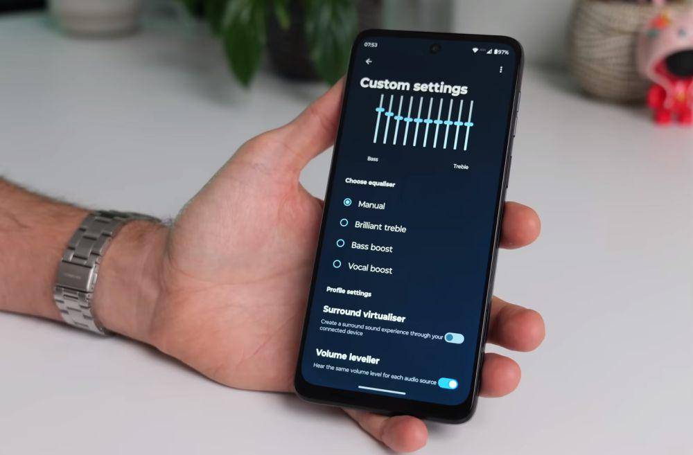 potret Motorola Moto G54 5G (dok. Youtube.com/Tech Spurt)