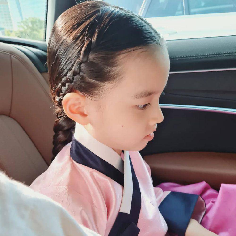 Jeon Ji A (instagram.com/ji_a_8.13)