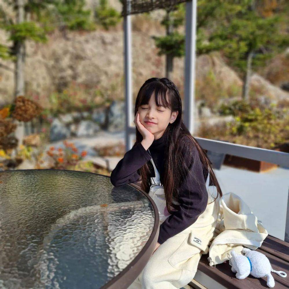 Jeon Ji A (instagram.com/ji_a_8.13)