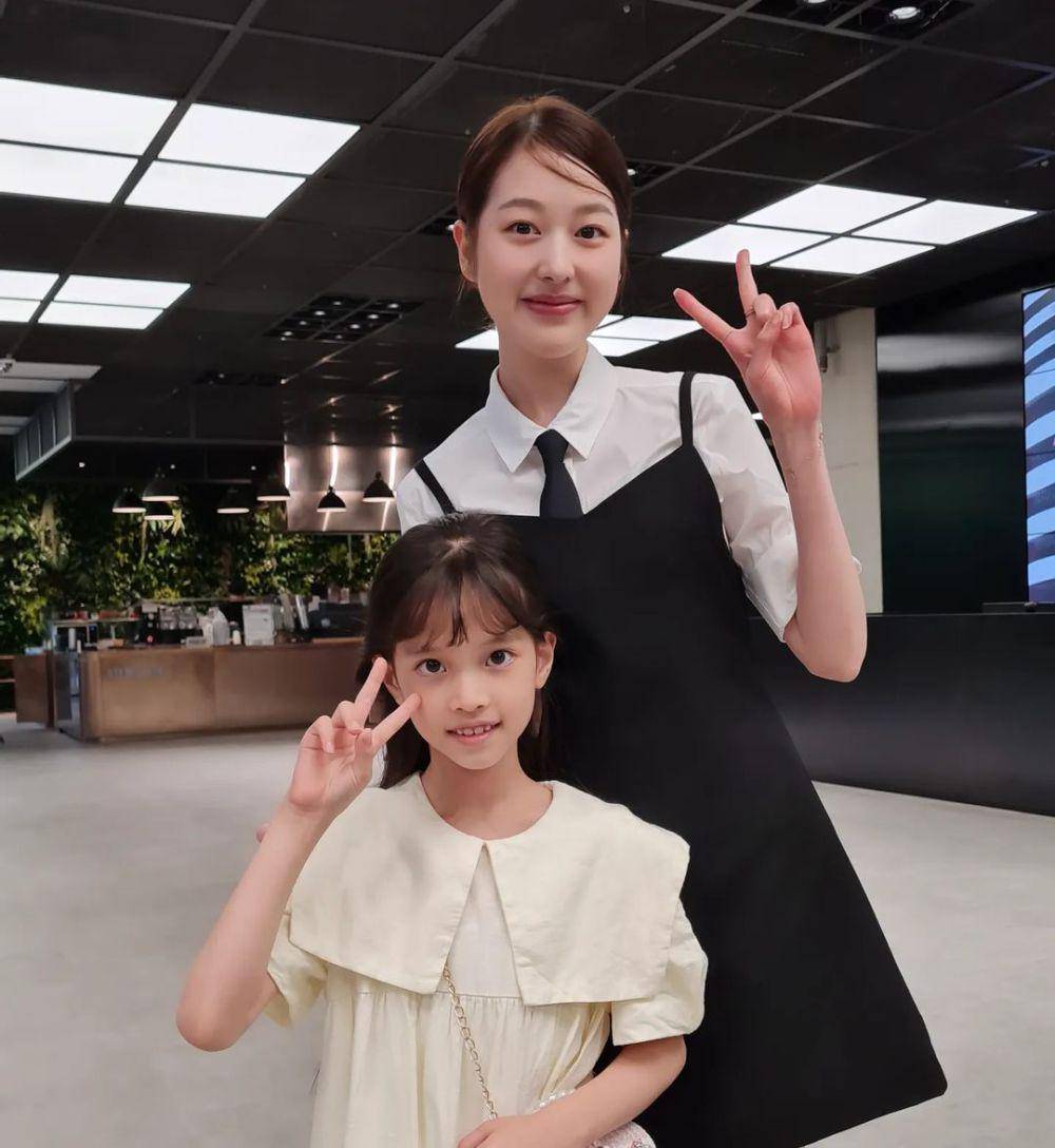 Jeon Ji A dan Jang Da Ah (instagram.com/ji_a_18.3)