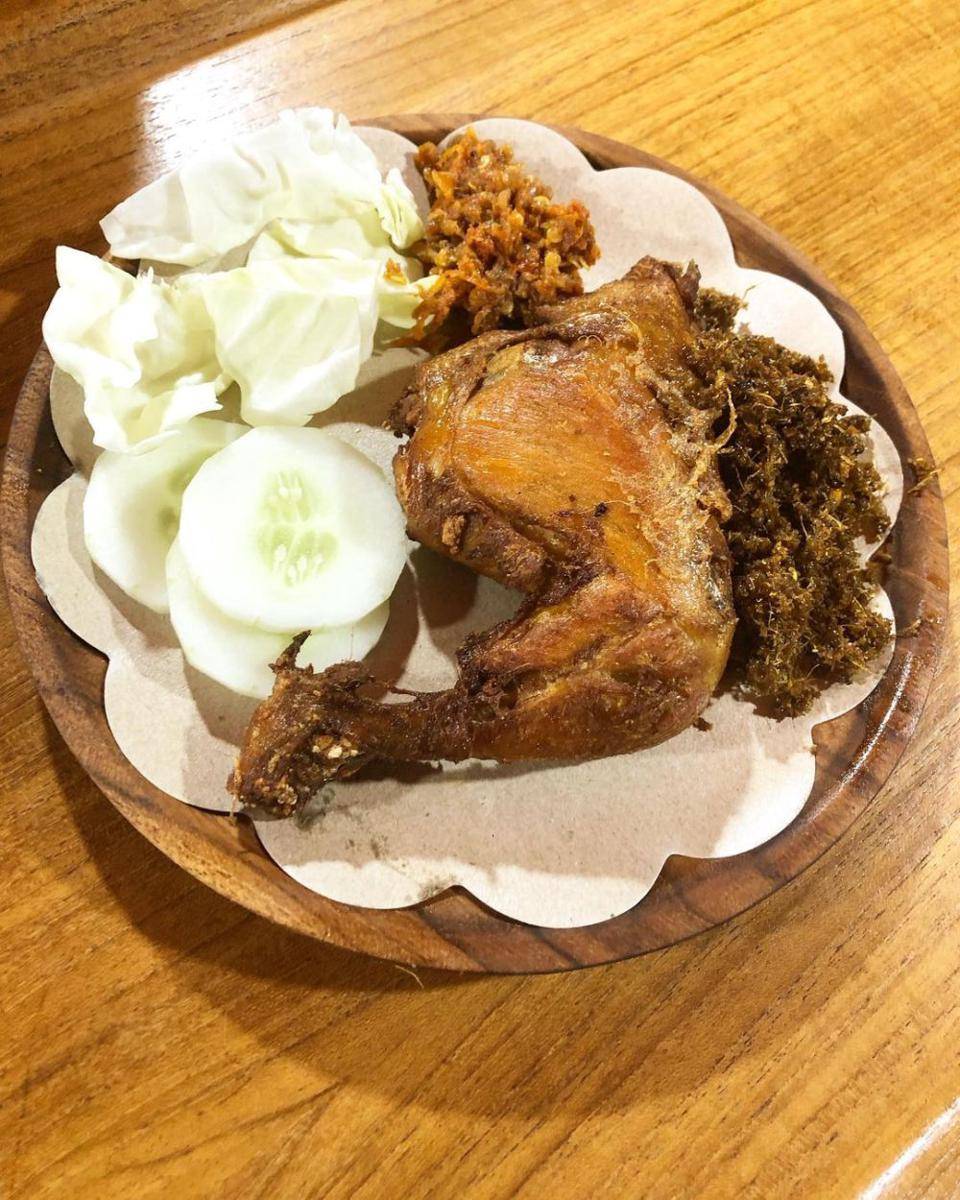 Menu makanan di Ayam Kari dan Rempah Mang Jaya. (Instagram/ayamkarirempahmangjaja)