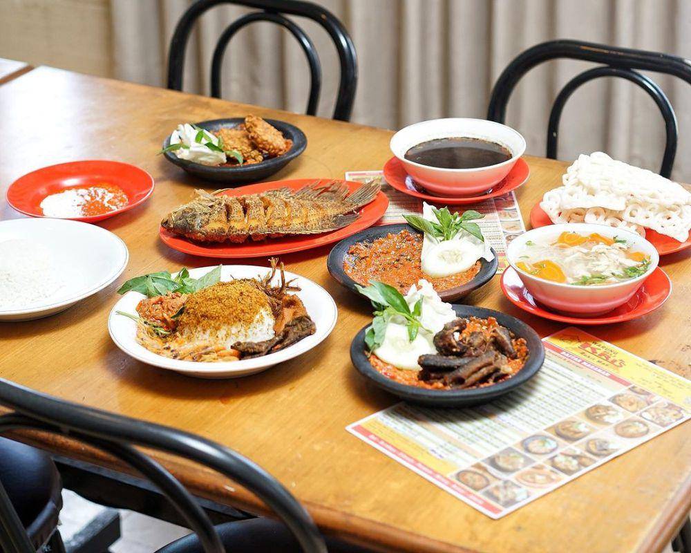 Menu makanan di Warung Bu Kris. (Instagram.com/warungbukris)