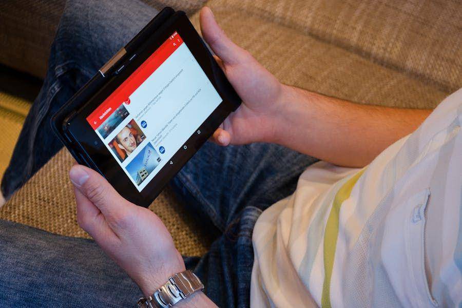 ilustrasi nonton YouTube (freepik.com/Pixabay)