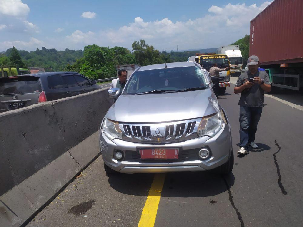 Mobil Pelat Merah Kecelakaan Beruntun di Tol Purbaleunyi
