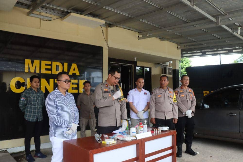 Konferensi pers perkara tersangka Frans Prayoga. (Dok. Polres Lampung Timur).