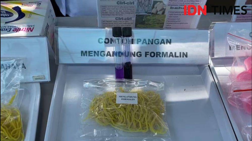 BPOM Jakarta menemukan mie kuning basah yang mengandung formalin di Pasar Depok Jaya, Pancoran Mas, Depok. (IDNTimes/Dicky)