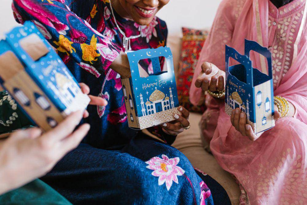 ilustrasi parsel dan ucapan lebaran (pexels.com/RDNE Stock project)
