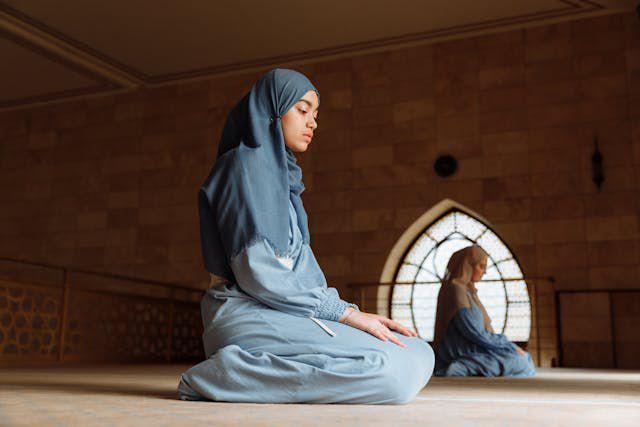 Bacaan Doa Qunut: Qunut Subuh, Witir, Nazilah
