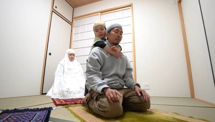 potret Ramadan keluarga Neo Japan (youtube.com/Neo Japan)
