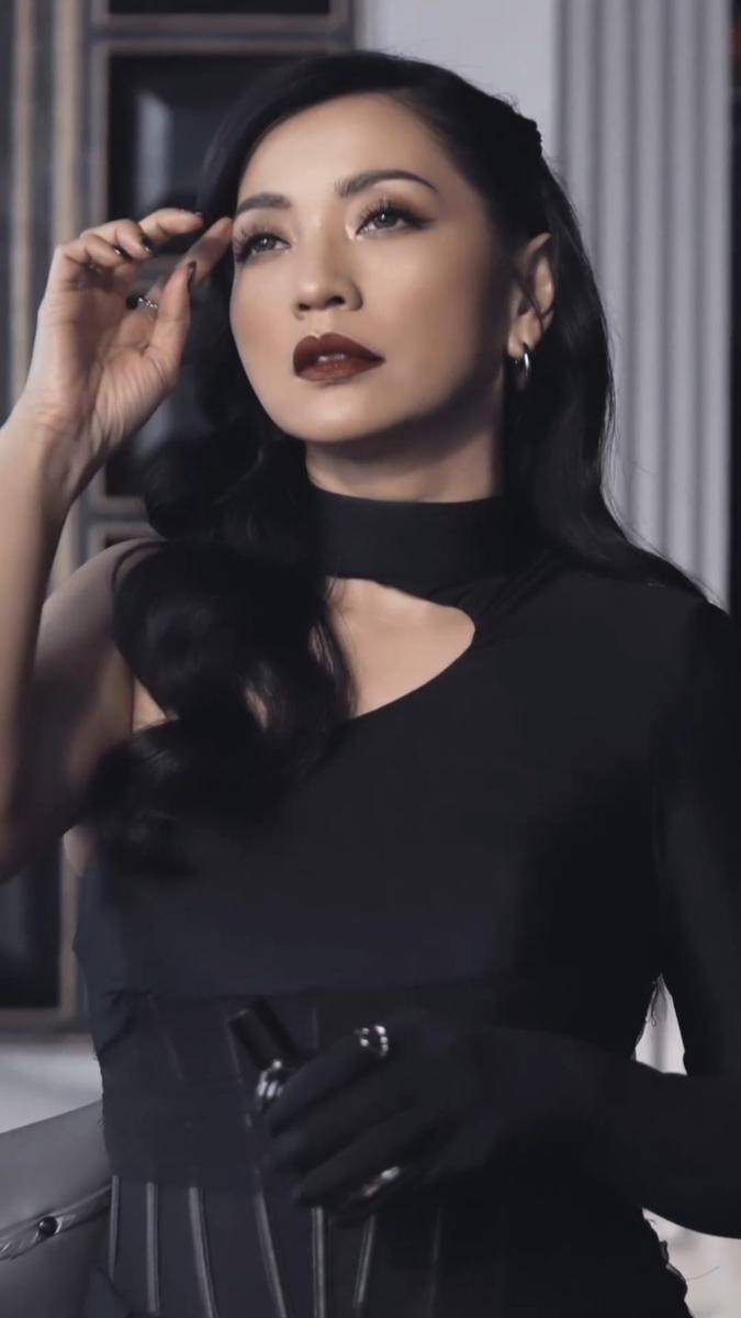 potret photoshoot Hesti Purwadinata (instagram.com/hestipurwadinata)