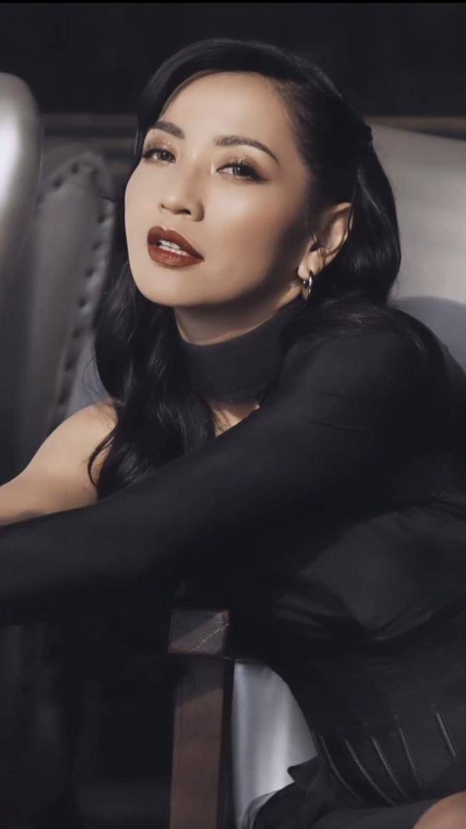 potret photoshoot Hesti Purwadinata (instagram.com/hestipurwadinata)
