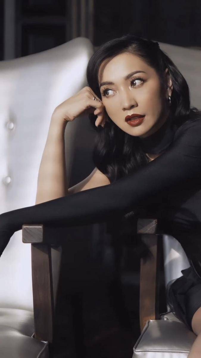 potret photoshoot Hesti Purwadinata (instagram.com/hestipurwadinata)