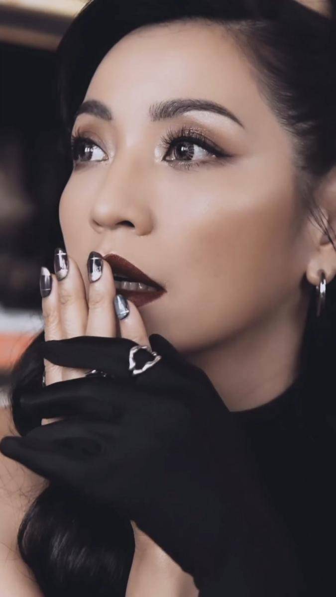potret photoshoot Hesti Purwadinata (instagram.com/hestipurwadinata)