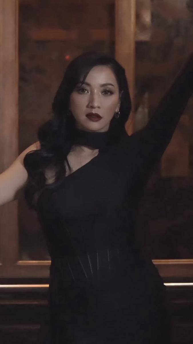 potret photoshoot Hesti Purwadinata (instagram.com/hestipurwadinata)