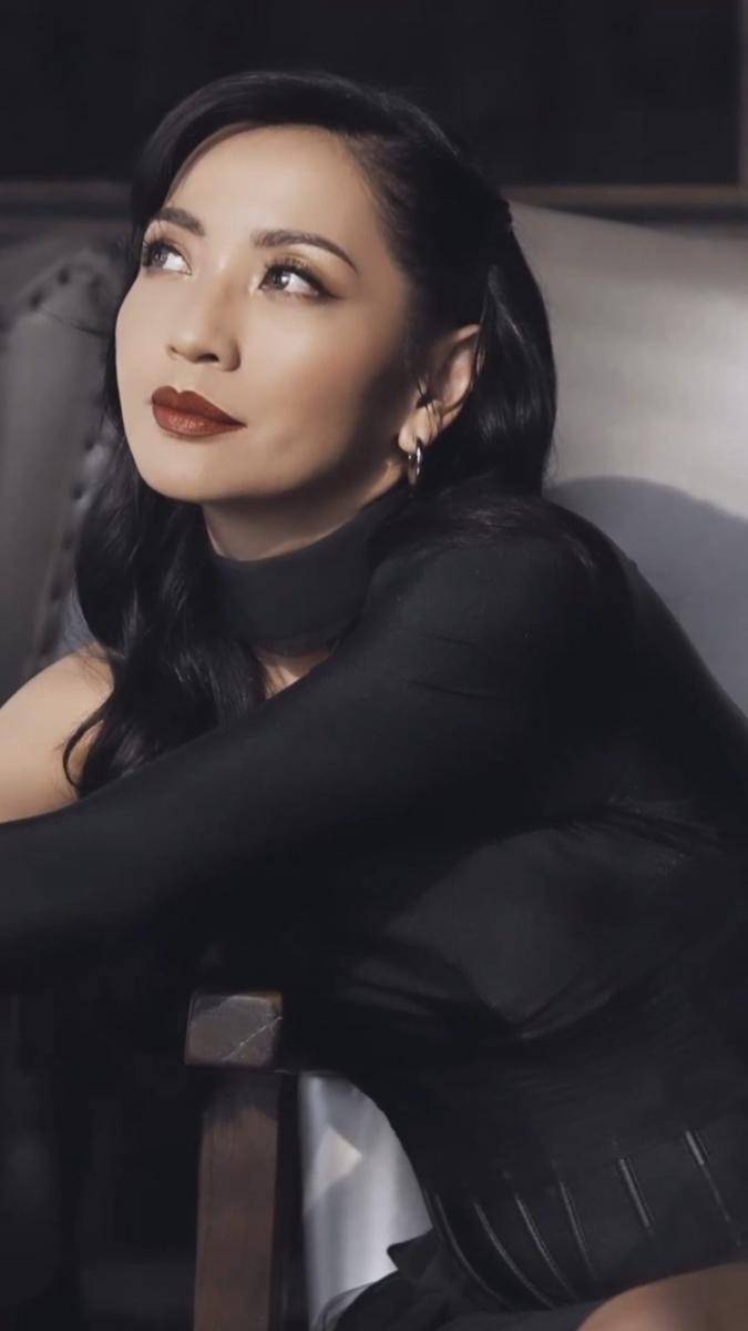 potret photoshoot Hesti Purwadinata (instagram.com/hestipurwadinata)