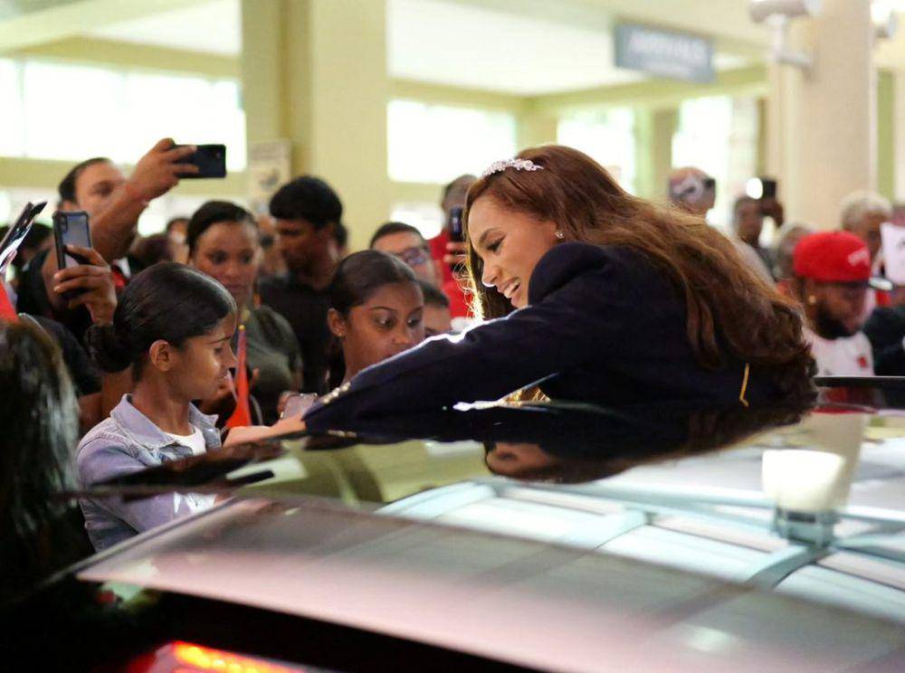 Potret Penyambutan Ache Abrahams Usai Raih Gelar Miss World Karibia 2024 (Instagram.com/103fmtrinidad)