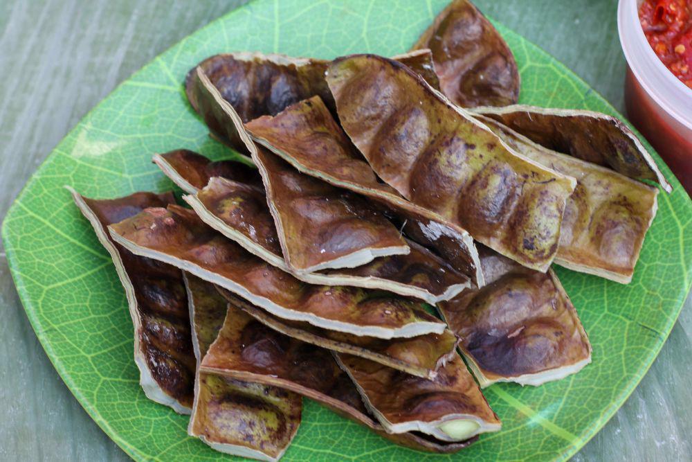 8 Langkah Memasak Petai Bakar yang Harum Semerbak