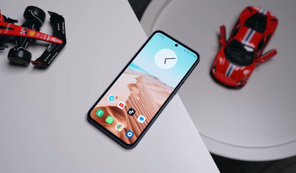 4 HP Mid-Range Samsung dengan Teknologi eSIM, Canggih Pol!