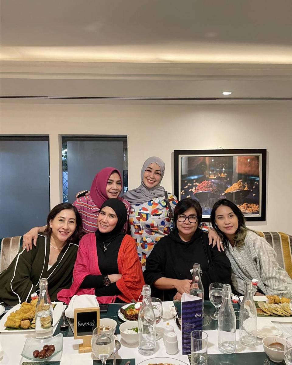 Mama Rieta dan geng (Instagram.com/rieta_amilia)