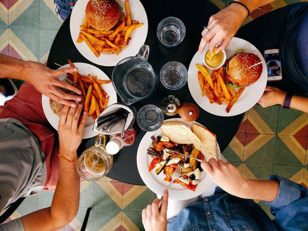 Ilustrasi makan bersama (pixabay.com/StockSnap)