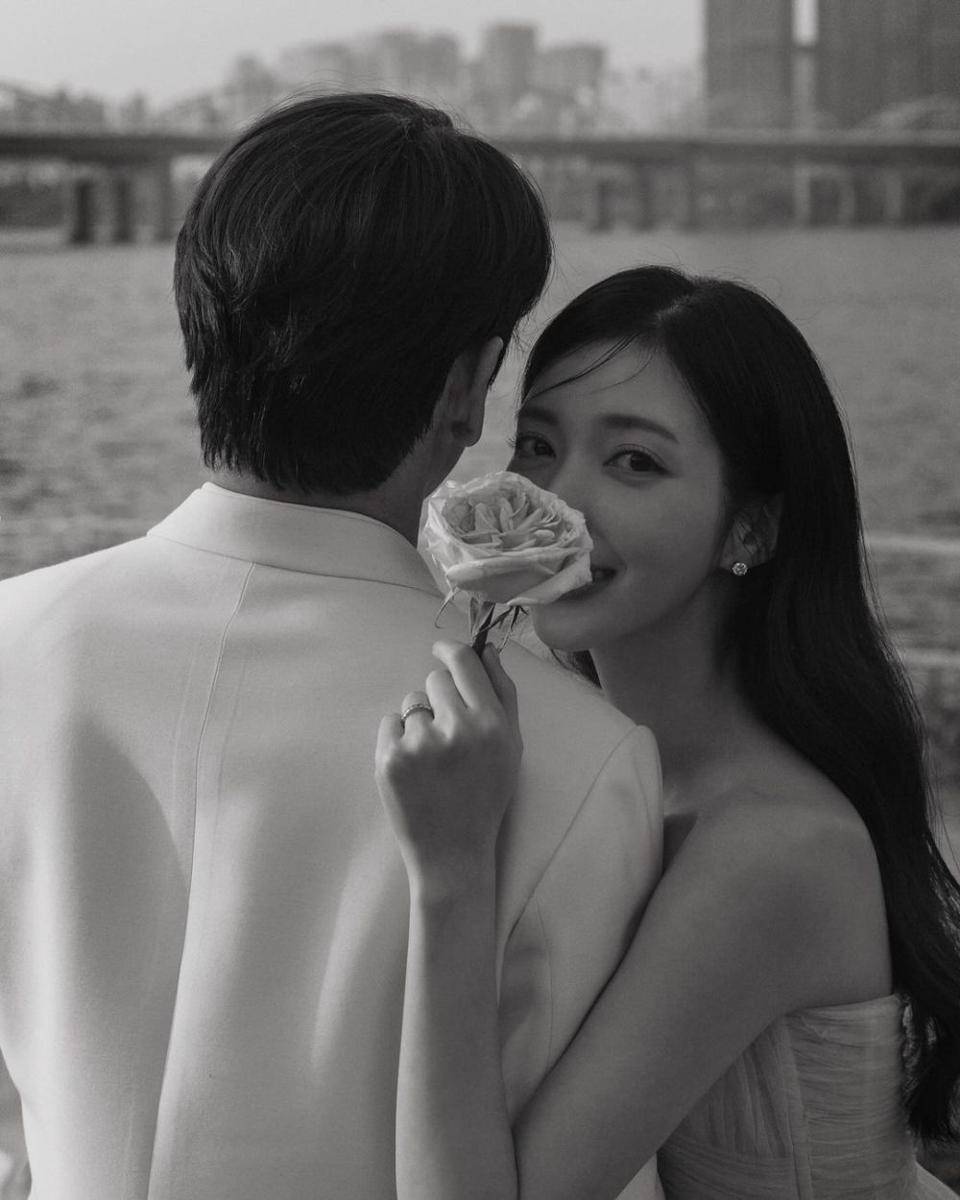 potret prewedding Chae Seo Jin dan kekasih (instagram.com/ko_woon_)