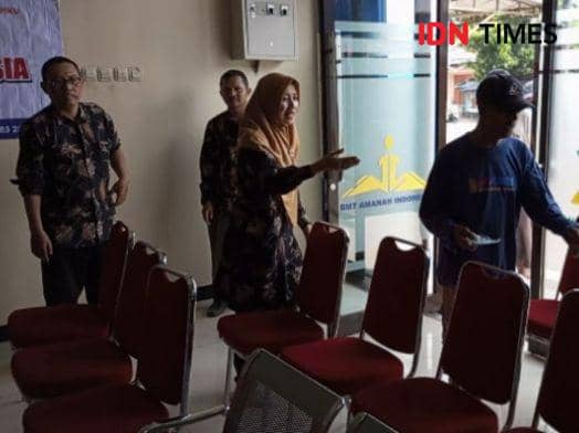 Gempa Tuban sempat pula membuat kaget karyawan di sebuah lembaga keuangan di Banyumas, Jumat (22/3/2024).(IDN Times/Cokie Sutrisno)