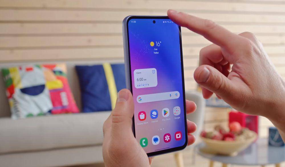 potret Samsung Galaxy A54 5G (dok. Youtube.com/GSMArena Official)