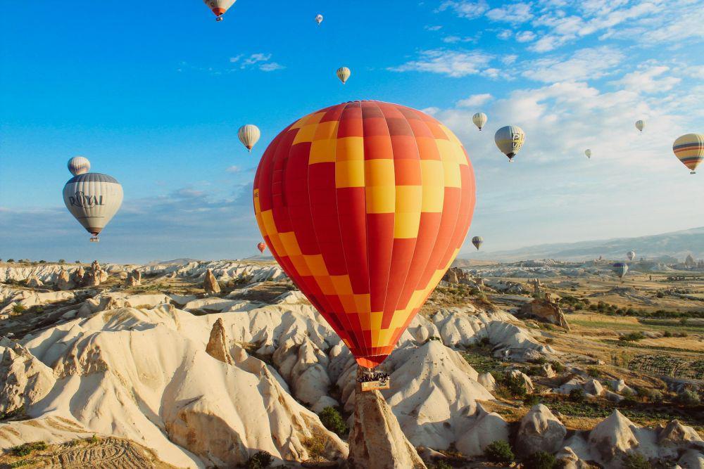 Potret balon udara di Cappadocia, Turki (unsplash.com/ellehem)