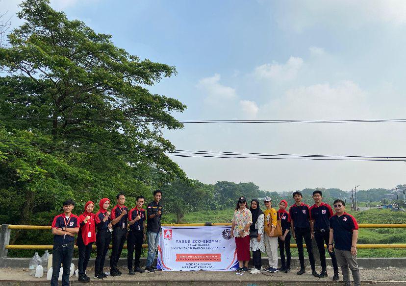Peringati Hari Air Sedunia, SP Ling Tabur Eco Enzim ke Sungai Deli