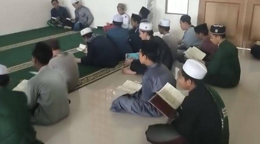 Warga Banjar Peringati Nuzulul Quran dengan Tadarusan hingga Khatam