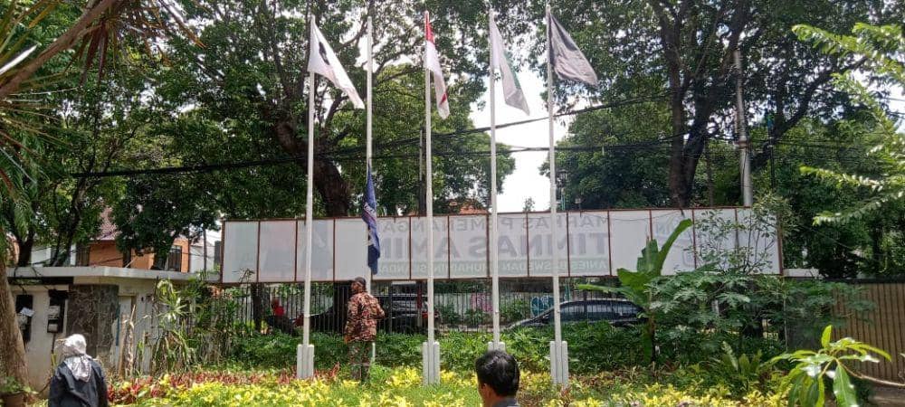 Surya Paloh Terima Hasil Pemilu 2024, Relawan Turunkan Bendera NasDem