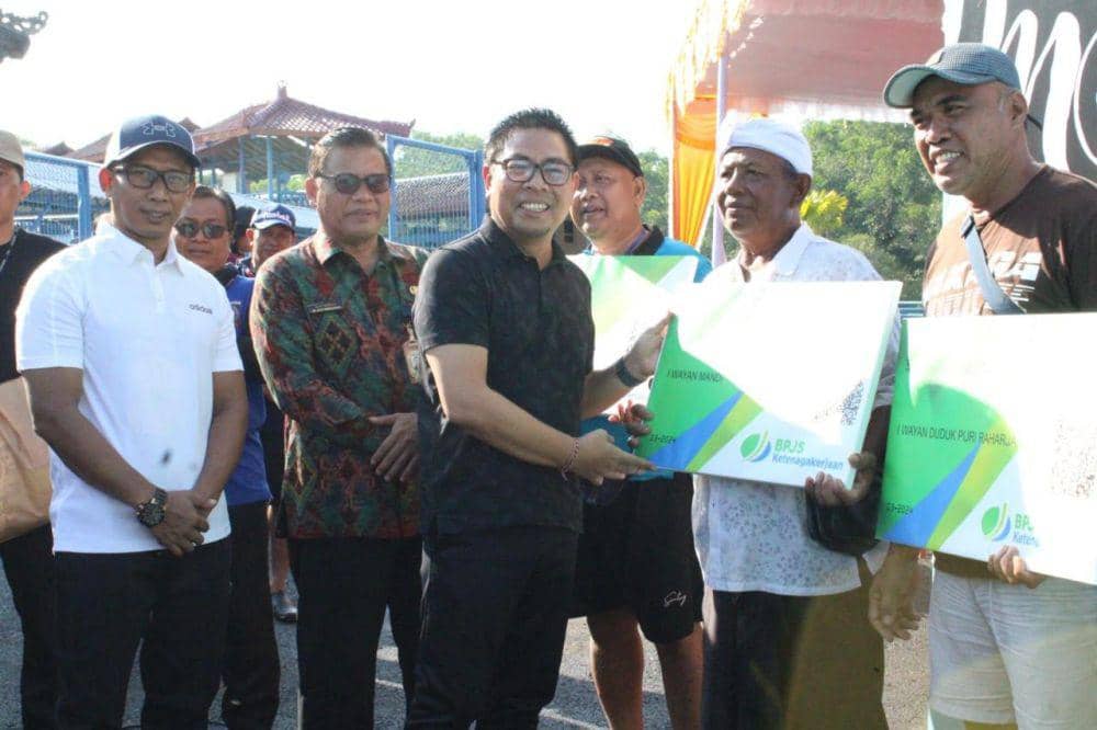 Ratusan Nelayan di Denpasar Dapat Kartu BPJS Ketenagakerjaan