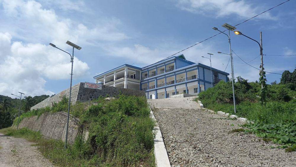 Hotel milik Gubernur Maluku Utara Abdul Ghani Kasuba (Dok.IDN Times/Aryodmar)