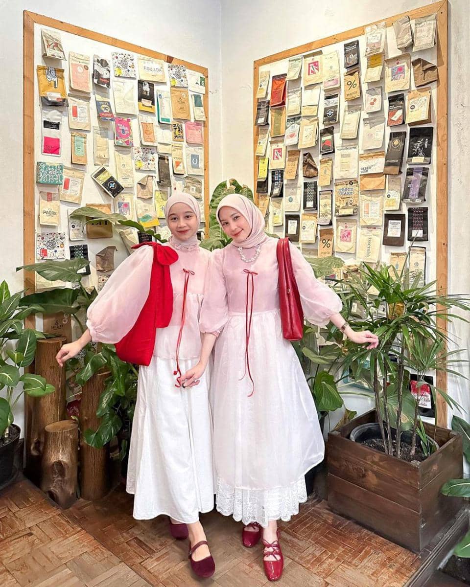 inspirasi outfit lebaran bertema coquette (instagram.com/aisni)