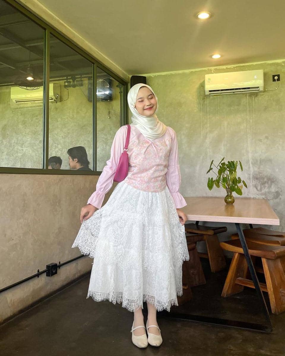 inspirasi outfit lebaran bertema coquette (instagram.com/siskaamera)
